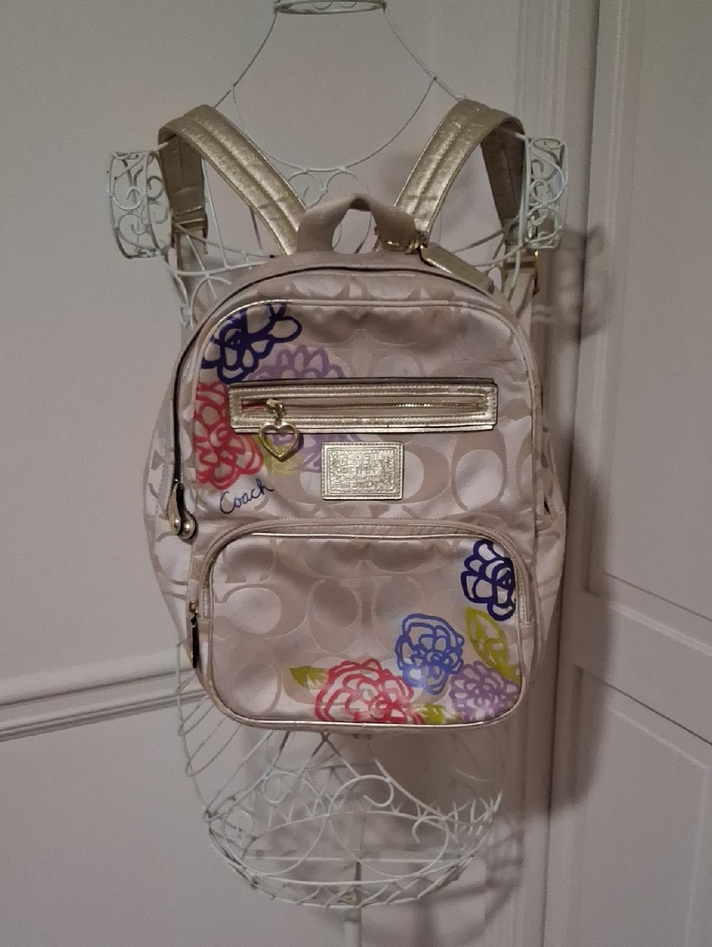 Coach Poppy Signature Daisy Applique Backpack with Gold Accents - Picture 1 of 9